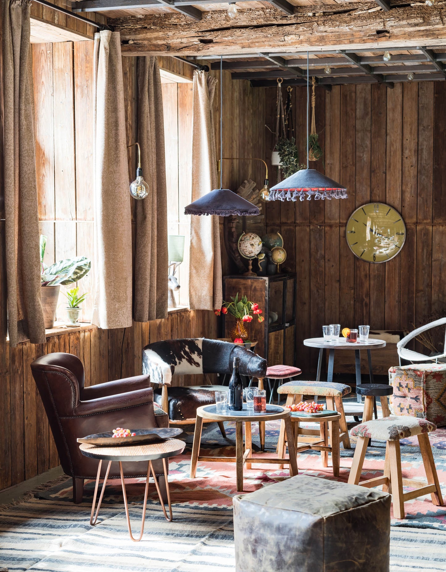 Dark wooden tray leave