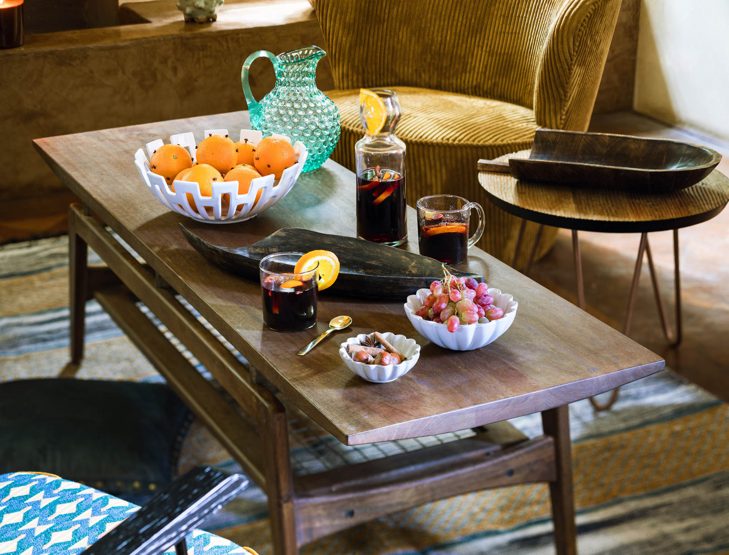 Dark wooden tray leave